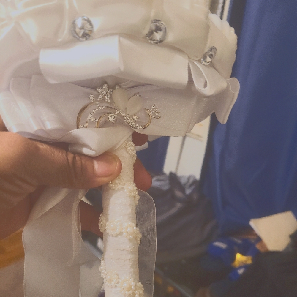 Wedding Dress, diamond vale, headpiece, bouquet